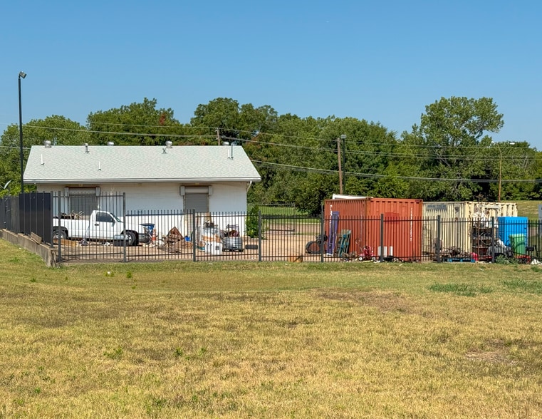 More Photos Of 2652 Cedar Crest Blvd, Dallas Storefront For Sale