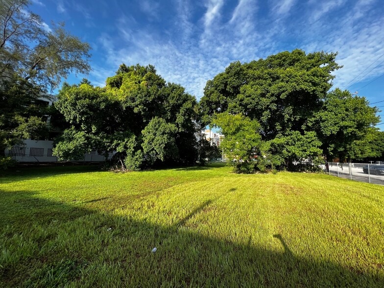 More Photos Of 400-436 NW 5th St, Miami Land For Lease