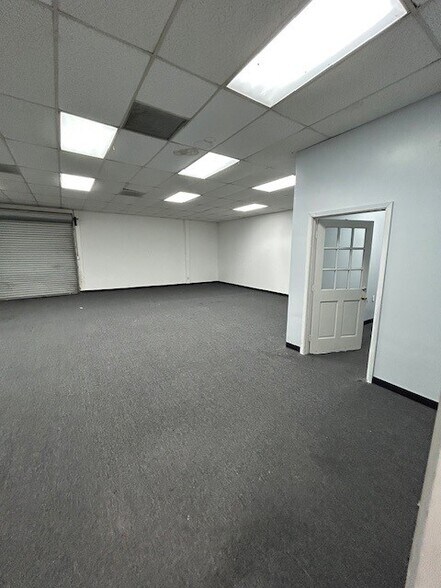 More Photos Of 9947 Harwin Dr, Houston Warehouse For Lease