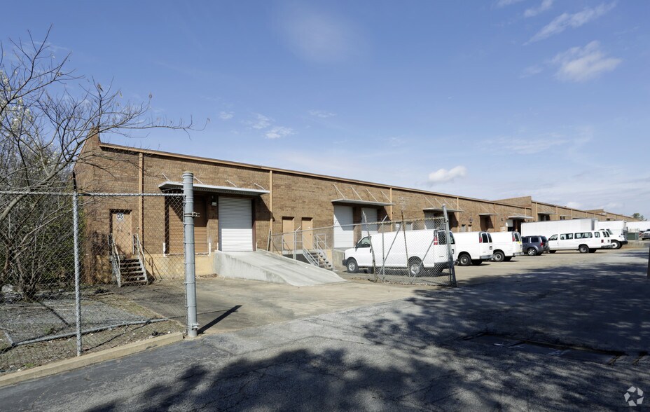 More Photos Of 2520 Park Central Blvd, Decatur Distribution For Lease