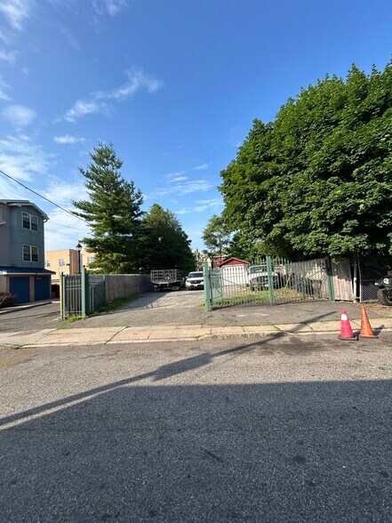 More Photos Of 345 Columbia St, Orange Industrial For Lease