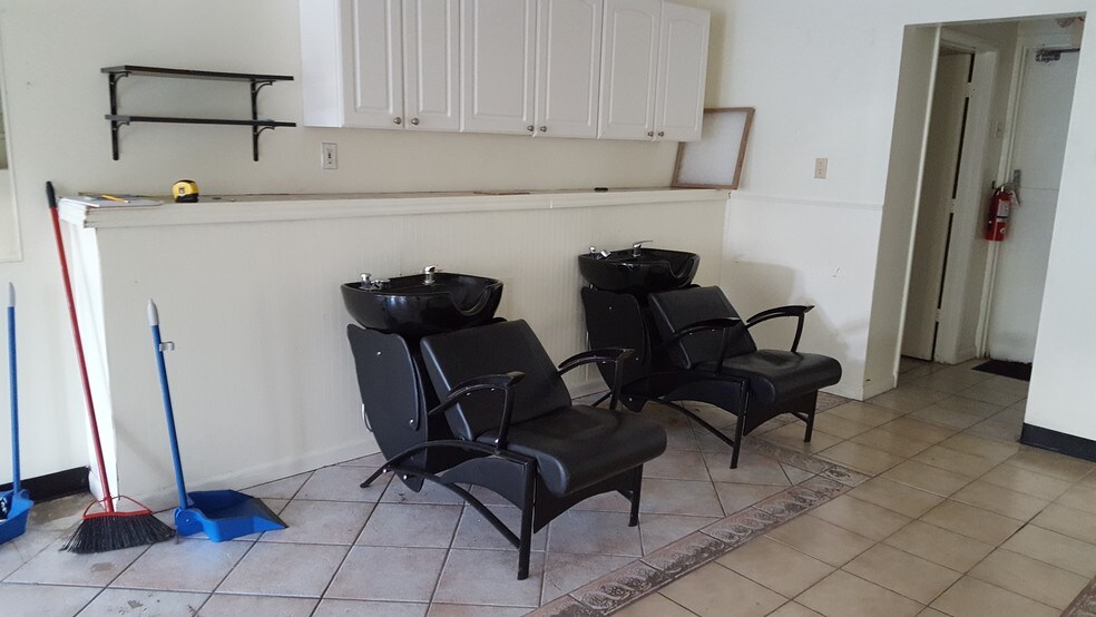 More Photos Of 43 Mays Landing Rd, Somers Point Freestanding For Lease