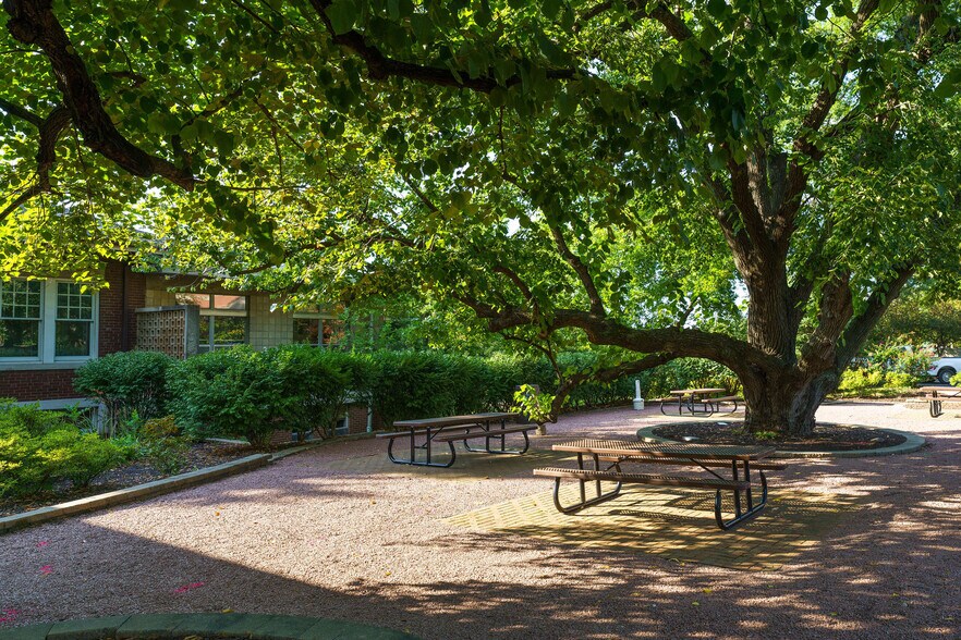 More Photos Of 345 Marshall Ave, Webster Groves Office For Lease