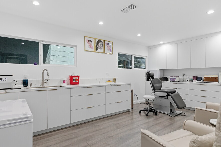 More Photos Of 2020 N Glenoaks Blvd, Burbank Medical For Sale