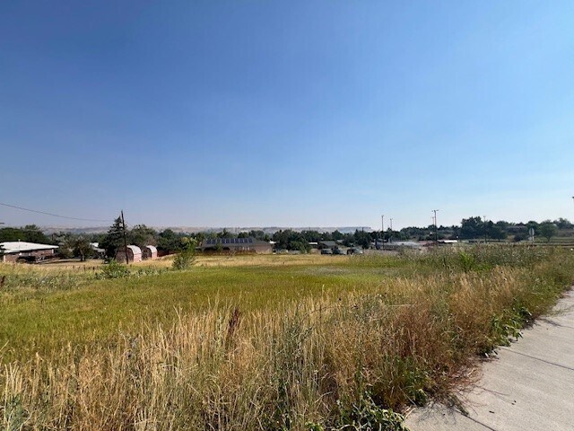 More Photos Of 773 Pike St, Golden Land For Sale