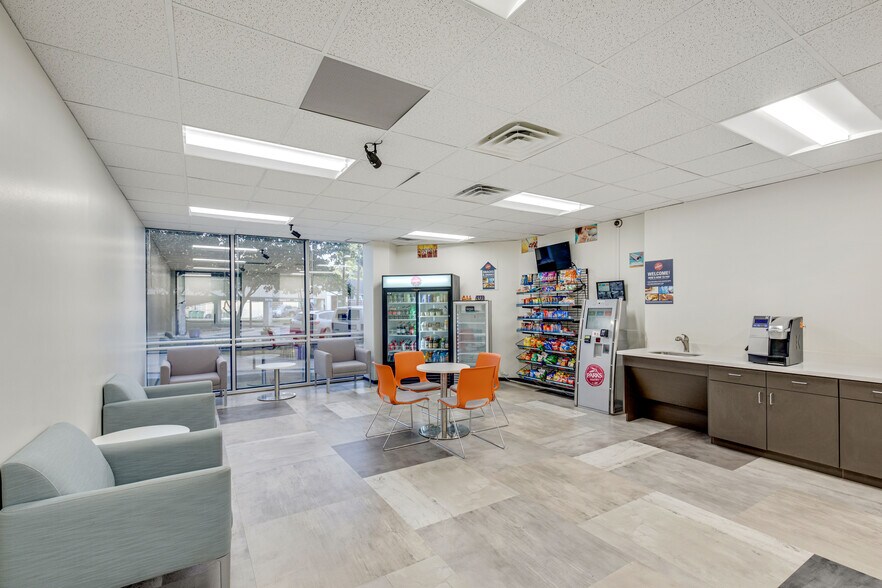 More Photos Of 601 Sawyer St, Houston Office For Sale