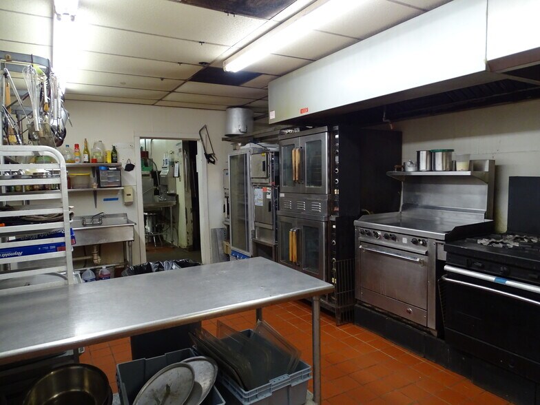 More Photos Of 140 Madison Landing Cir, Ridgeland General Retail For Sale