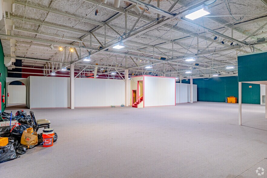 More Photos Of 951 S 13th St, Harrisburg Light Manufacturing For Sale