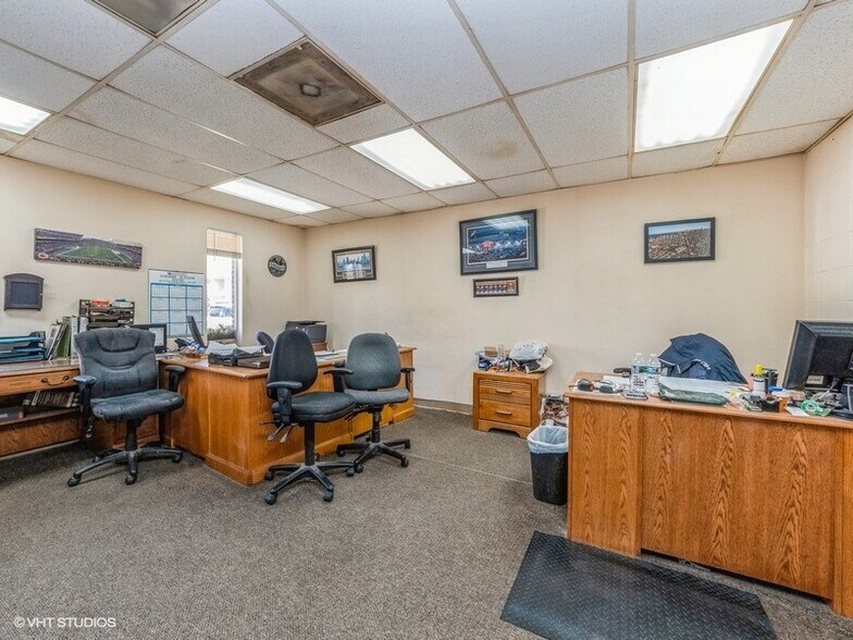 More Photos Of 717-727 1st Ave, Des Plaines Manufacturing For Sale