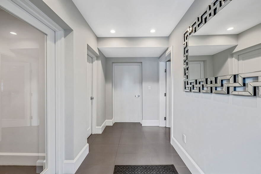 More Photos Of 88 Windsor Ave, Mineola Warehouse For Sale