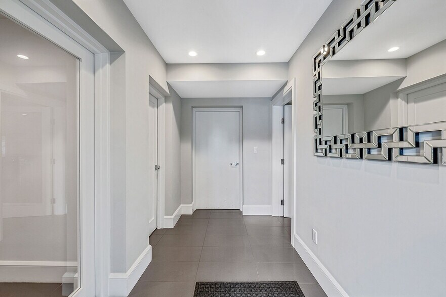 More Photos Of 88 Windsor Ave, Mineola Warehouse For Sale