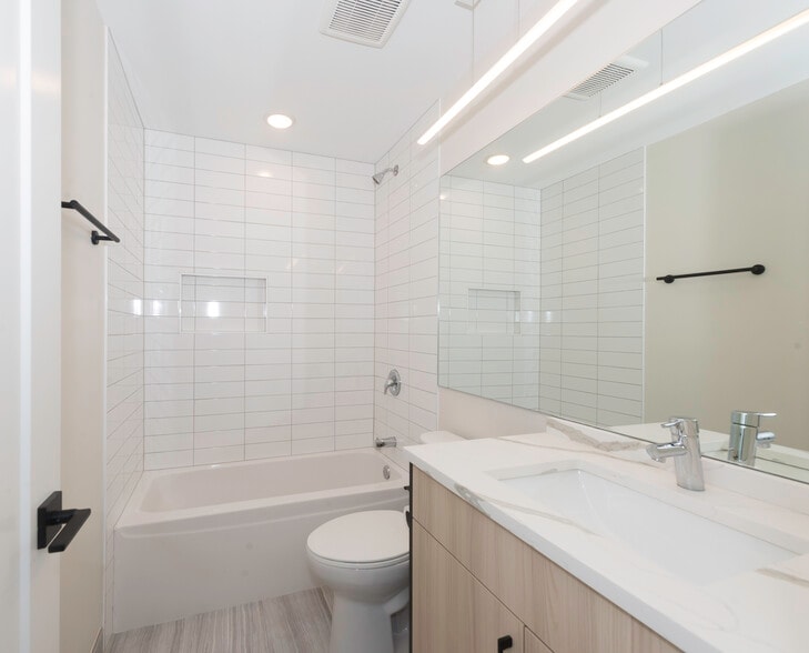 More Photos Of 3762 S Indiana Ave, Chicago Apartments For Sale