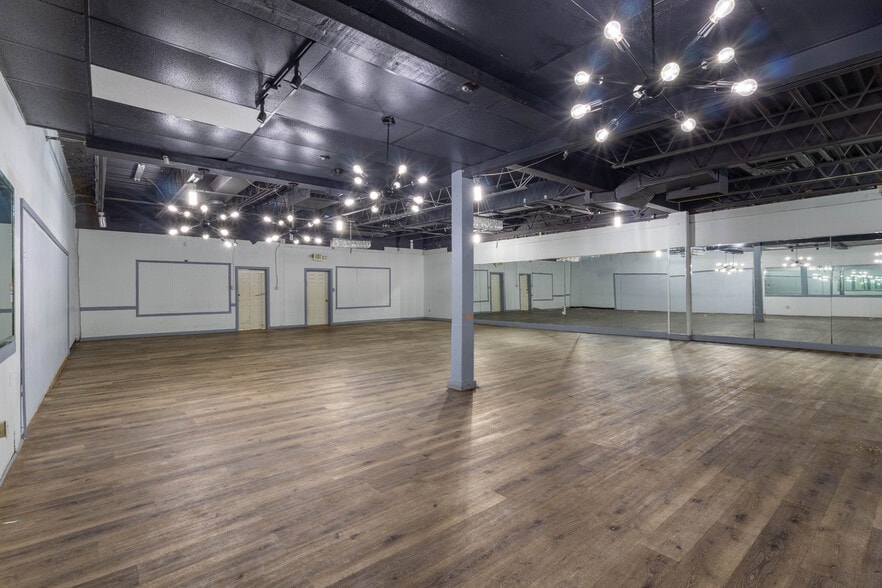 More Photos Of 3937-4050 N High School Rd, Indianapolis Freestanding For Sale