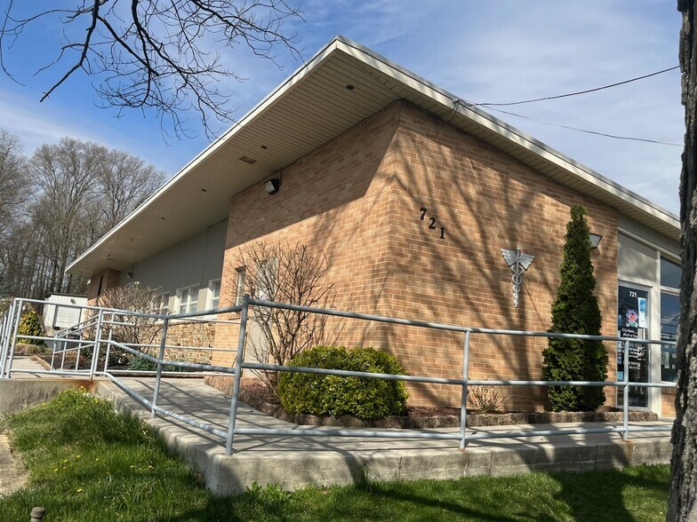 More Photos Of 721 N Bridge St, Elkton Storefront For Sale