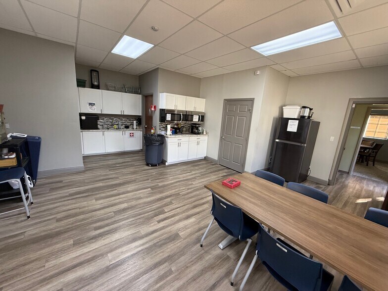 More Photos Of 389 Commerce Pky, Rockledge Medical For Lease