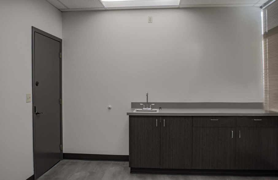 More Photos Of 4634-4636 E Marginal Way S, Seattle Unknown For Lease