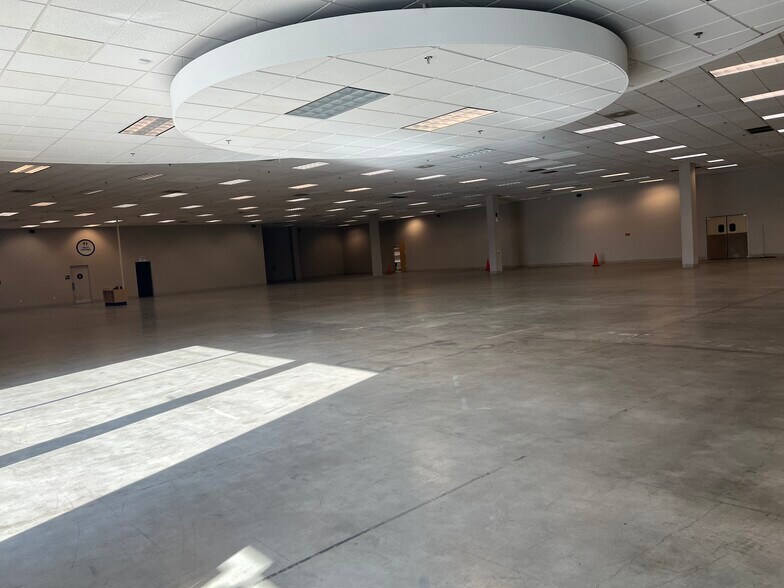 More Photos Of 4150-4190 W Shaw Ave, Fresno Unknown For Lease