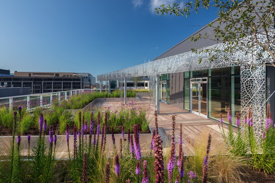 More Photos Of 2100 L St NW, Washington Office For Lease