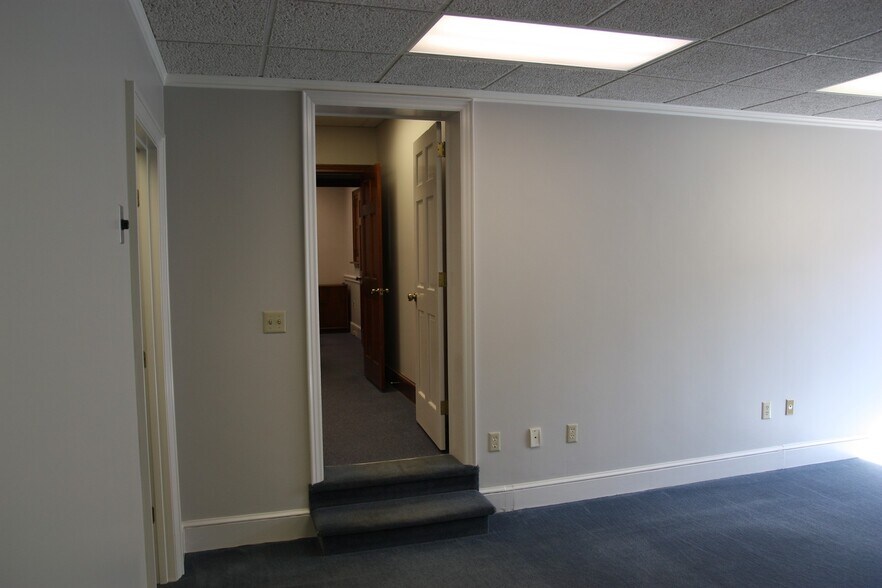 More Photos Of 215 Church St, Lenoir Office For Sale