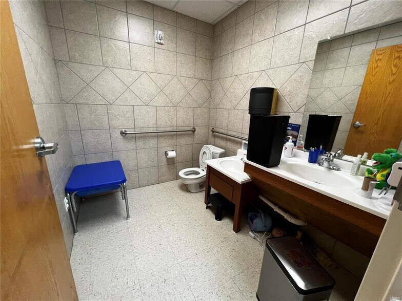 More Photos Of 19788 Sackett Ln, Waynesville Office For Sale