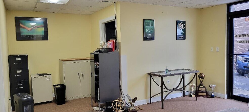 More Photos Of 5680 S Archer Ave, Chicago Loft Creative Space For Lease