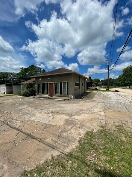 More Photos Of 913 N Washington Ave, Livingston Office For Lease