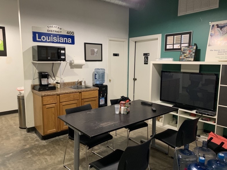 More Photos Of 1803 McGowen St, Houston Office For Sale