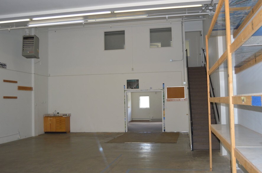 More Photos Of 910 Nottingham Rd, Avon Flex For Lease