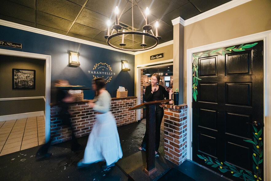 More Photos Of 102 S Second St, Wilmington Storefront Retail Residential For Sale