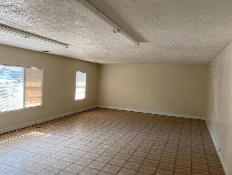 More Photos Of 895 Shuler Ave, Hamilton Office For Sale