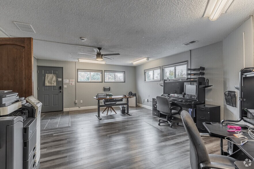 More Photos Of 6823 SW Canyon Rd, Portland Office For Lease