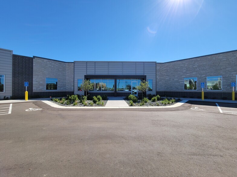 More Photos Of 748 Bielenberg, Woodbury Medical For Lease