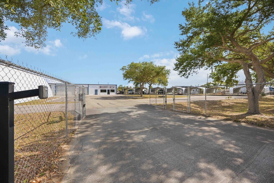 More Photos Of 180 Artists Ave, Englewood Warehouse For Sale