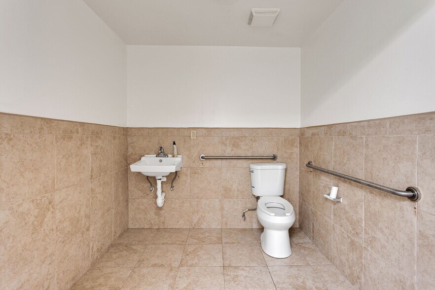 More Photos Of 943 W Holt Blvd, Ontario General Retail For Sale