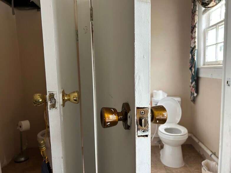 More Photos Of 1107 Spring St, Hot Springs Flex For Lease