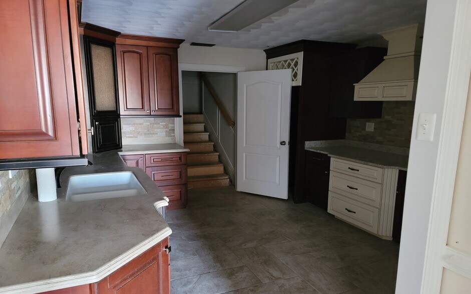 More Photos Of 809 Professional Pl W, Chesapeake Light Manufacturing For Sale