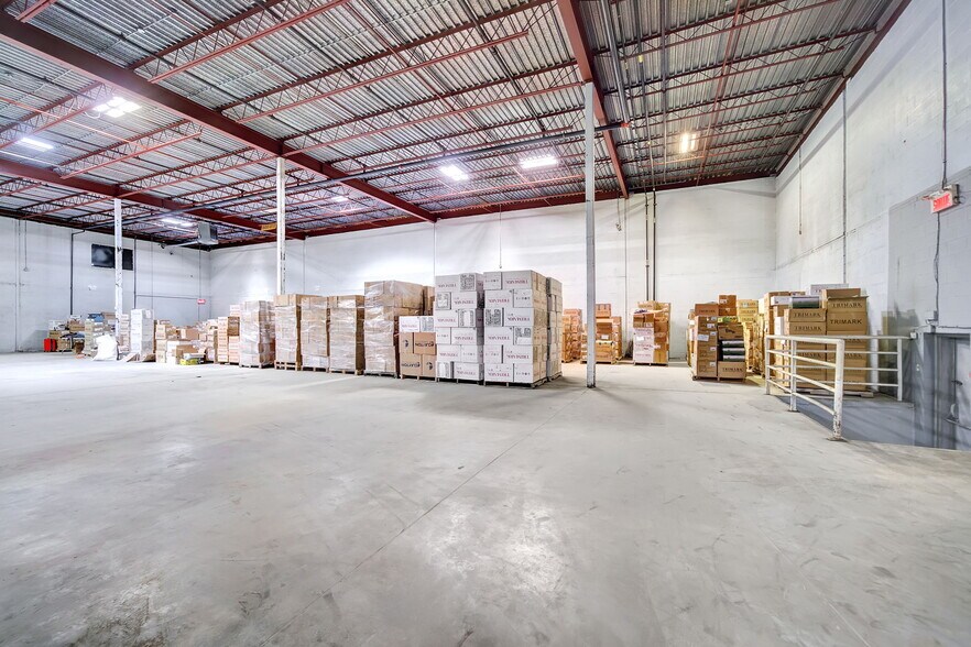 More Photos Of 8530 Av 8e, Montréal Warehouse For Lease