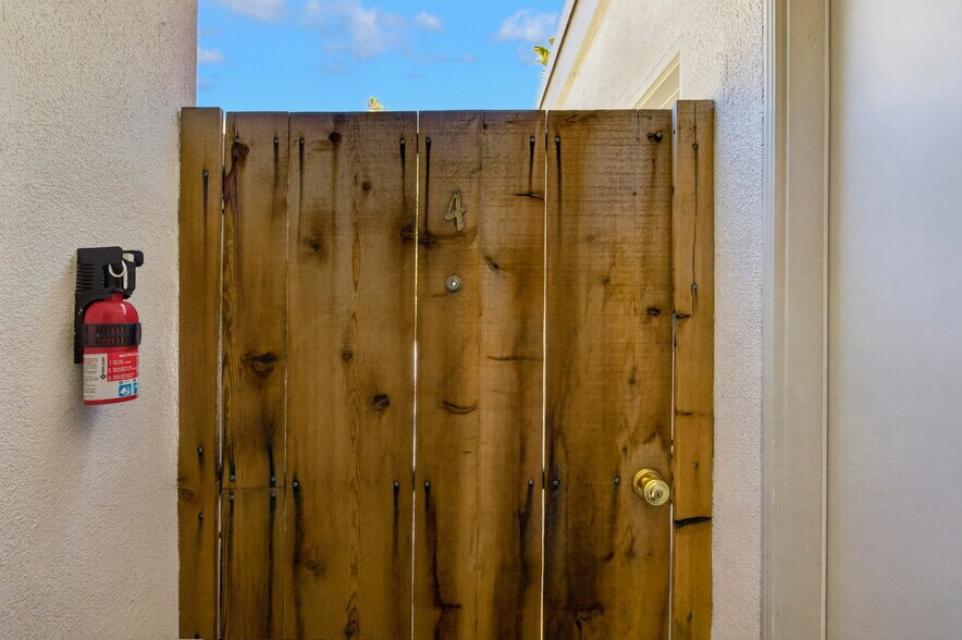 More Photos Of 22357 Pacific Coast Hwy, Malibu Apartments For Sale