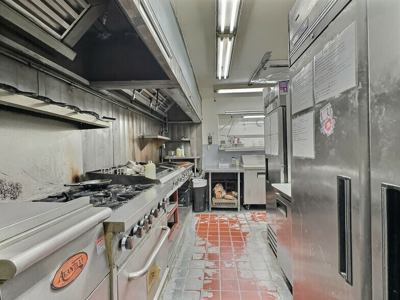 More Photos Of 203 E Cleveland St, Sundance Storefront Retail Office For Sale