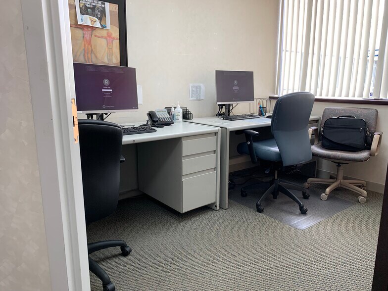 More Photos Of 2550 S Oak Park Ave, Berwyn Medical For Sale