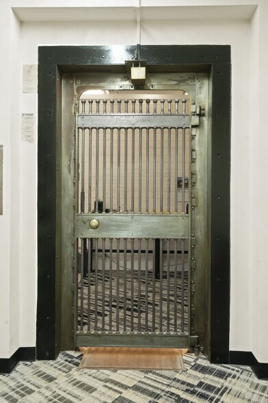 More Photos Of 1441 N Market St, Dayton Office For Sale