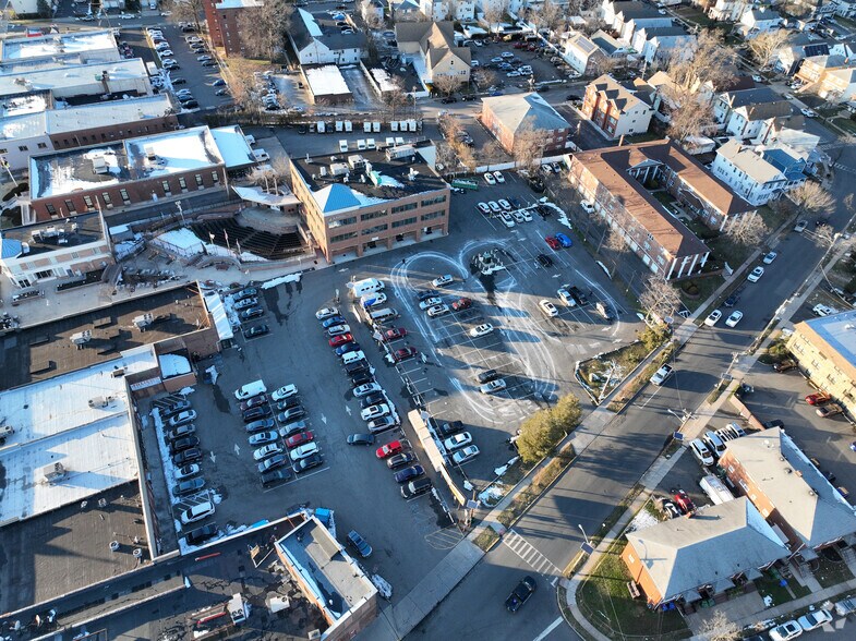 More Photos Of 35 E Blancke St, Linden Medical For Lease