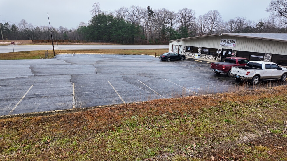 More Photos Of 45 Job Corp Rd, Pine Knot Flex For Sale