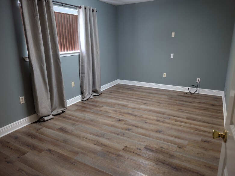 More Photos Of 4042 Desoto St, Mandeville Office For Lease