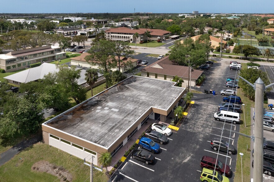 More Photos Of 6313 Corporate Ct, Fort Myers Office Residential For Lease
