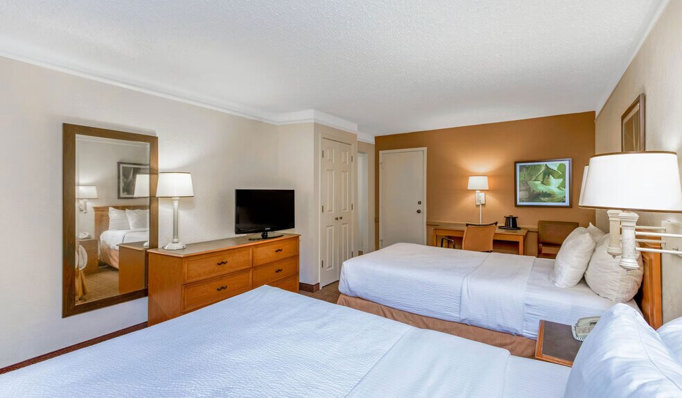 More Photos Of 6410 N Interstate 35, San Antonio Hotel For Sale