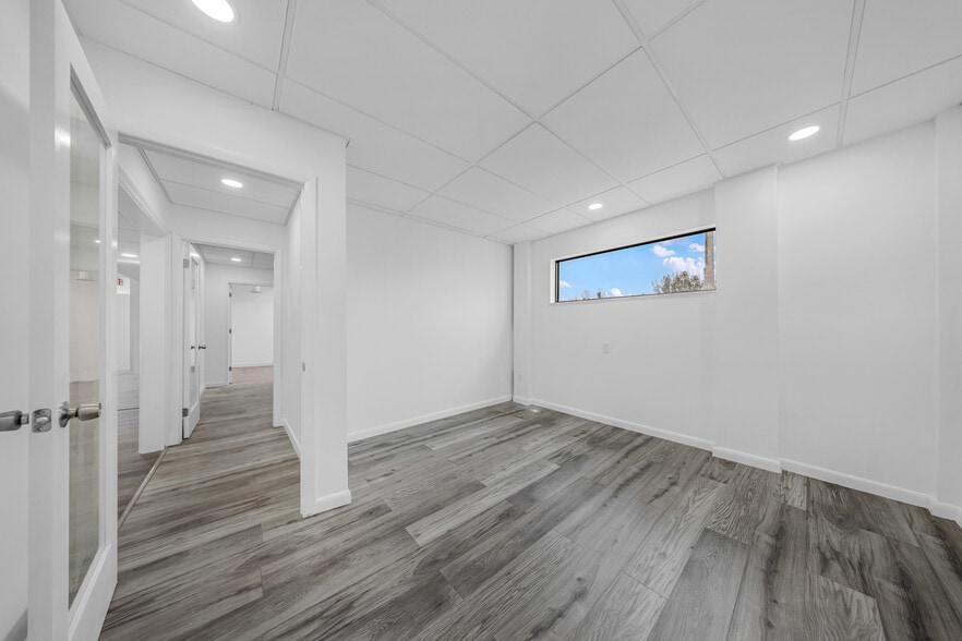 More Photos Of 7550 W 2nd Ct, Hialeah Warehouse For Lease