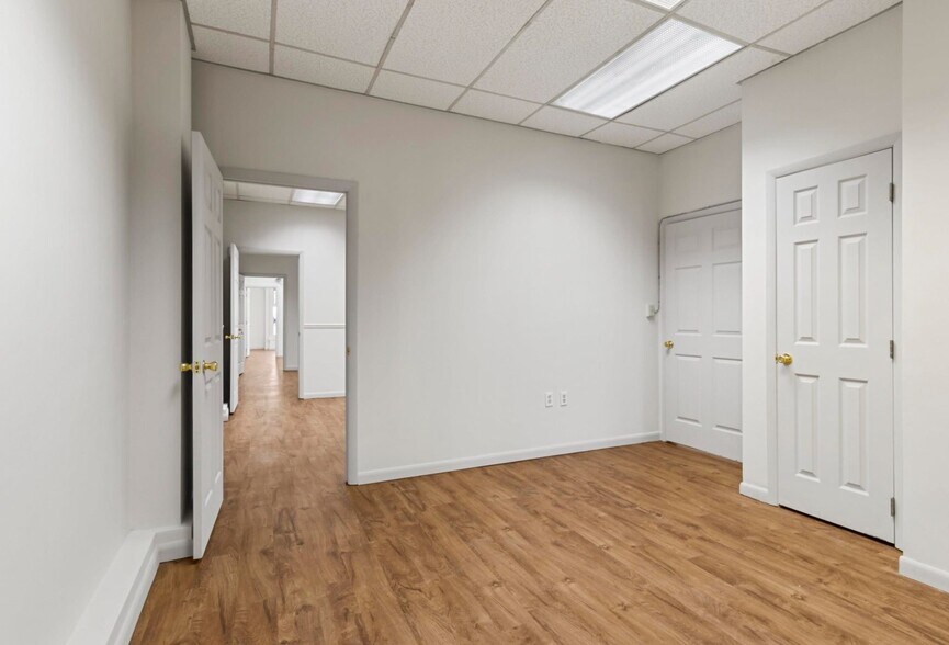 More Photos Of 513 Gunter Ave, Guntersville Office For Sale