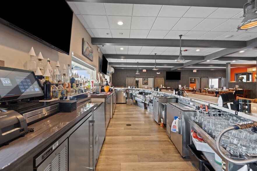 More Photos Of 514 NW Dixie Hwy, Stuart General Retail For Sale