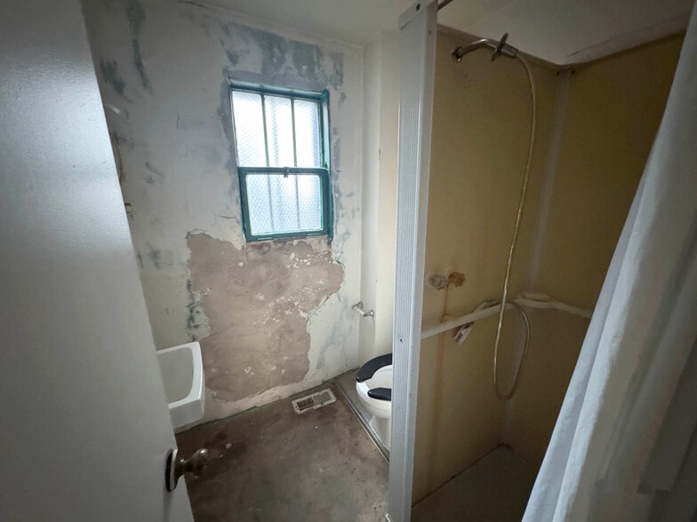 More Photos Of 1207 Hollins St, Baltimore Industrial For Sale